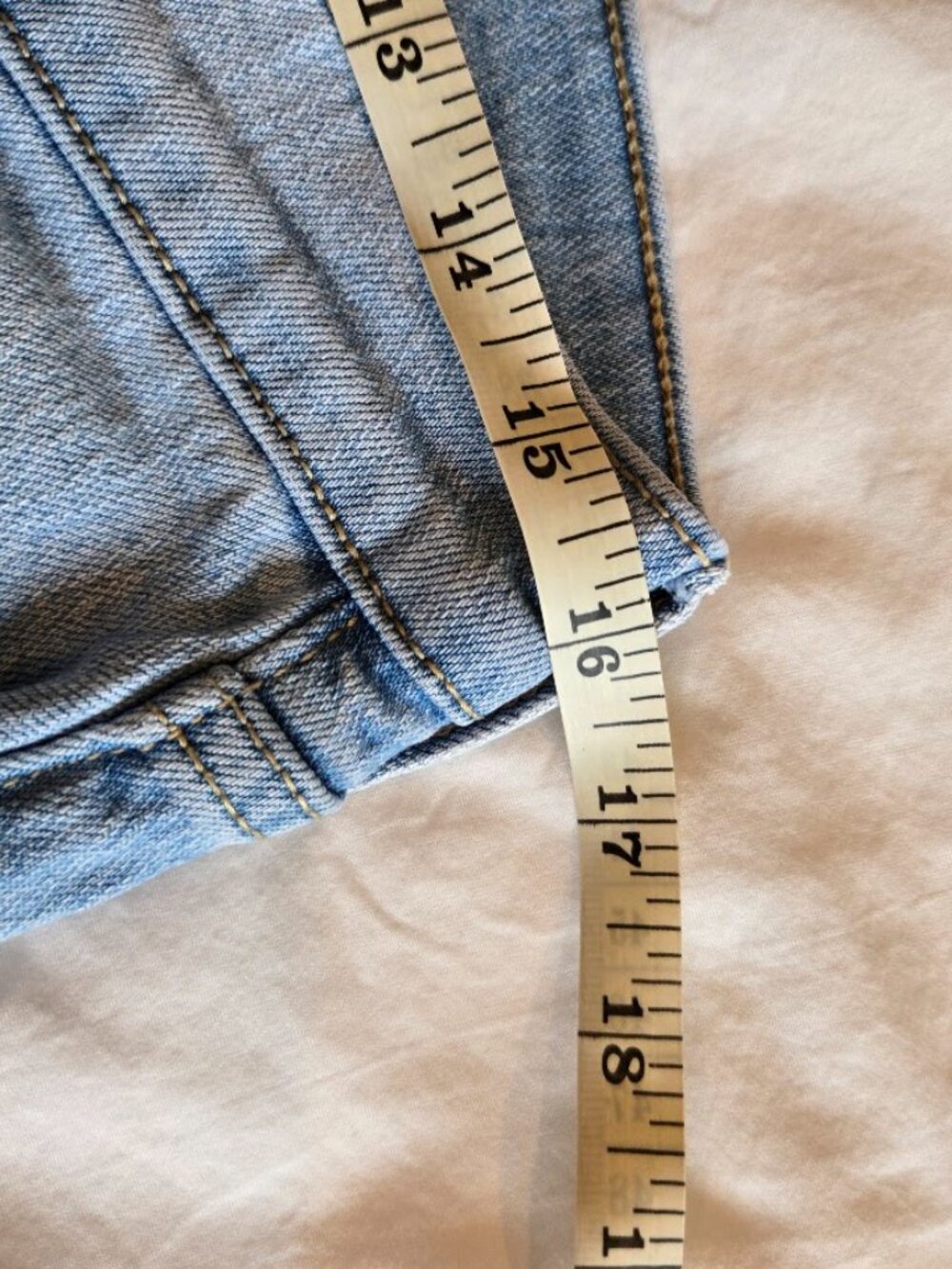Old Navy Mid-Rise Wow Boyfriend Jeans, Sz. 6 - Picture 6 of 7